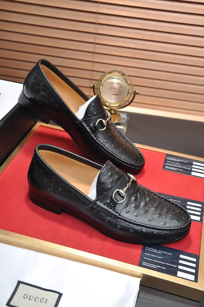 Men's shoes💰500💶Italy's top luxury men's shoe giant (GUCCI) (Gucci) (full cowhide lining) new arrival🍃Original European style🔰 Pleasant to the eye😍In order to make the shoes more durable and non-deformable🌀The production continues to follow traditional methods but there is still no lack of innovation💪Choose original sheepskin for the leather♻️ Smooth and natural And extra bright ⭐Made of imported cowhide, the first choice of rich people 38-45 (45 customized)